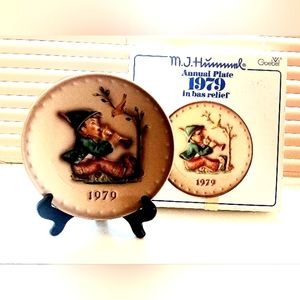 Goebel - MJ Hummel 9th Annual Plate in Bas Relief 1979 - Handpainted